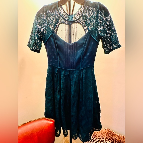 BCBGMAXAZRIA Julya Dark Teal Lace Dress, Size 0, EUC - Picture 4 of 9